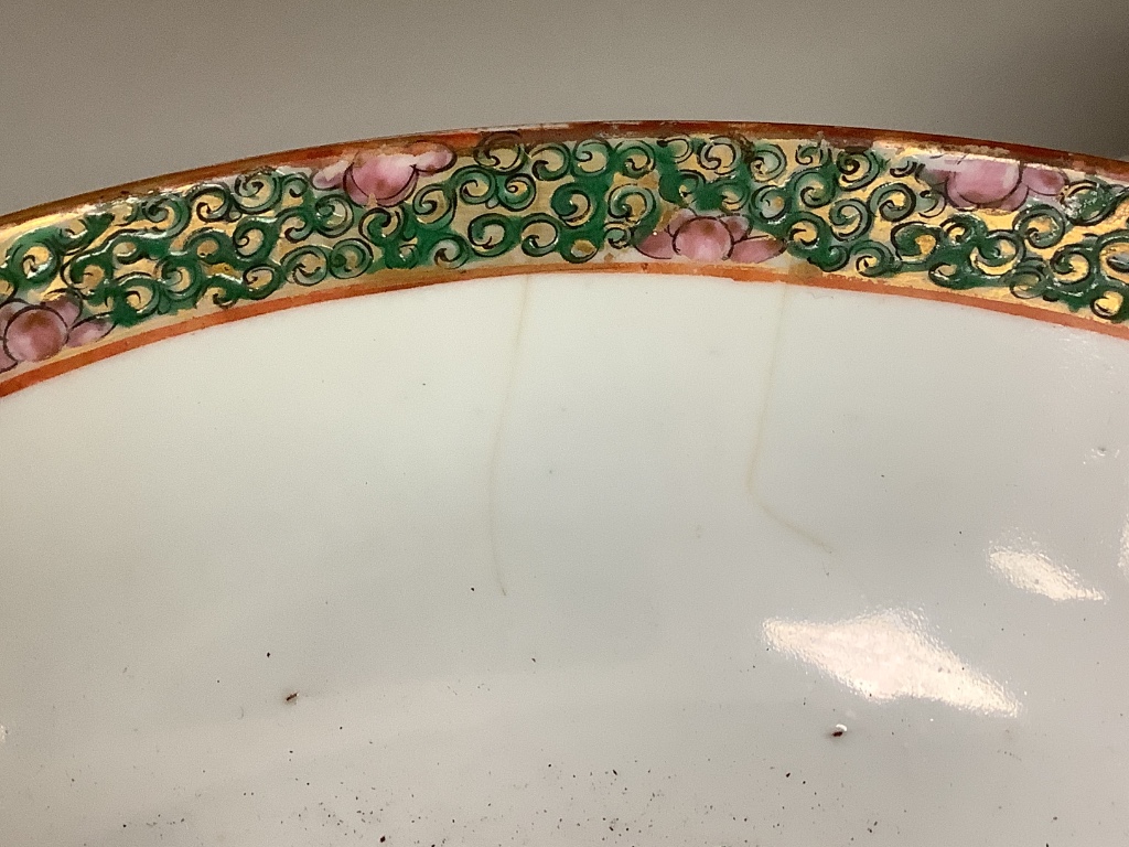 A Chinese circular famille rose bowl, a rectangular landscape-decorated planter and a pair of small bowls and covers, largest 24cm Dia 23cm (bowl)